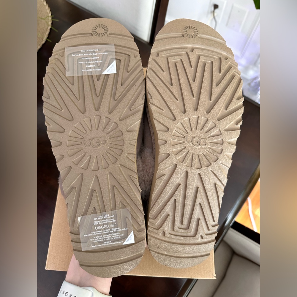 ❌SOLD❌UGG COZY SLIPPERS - Picture 5 of 6